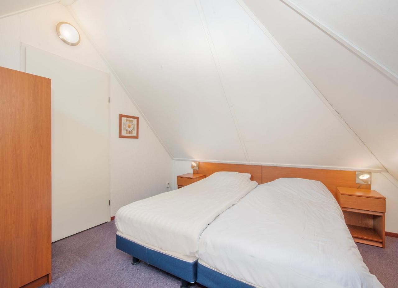 Roompot Landgoed Het Grote Zand Hooghalen Room photo